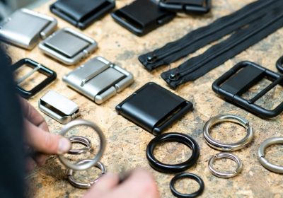 バッグの金具品質を見抜く方法｜色・重量・加工の違いをプロが徹底解説