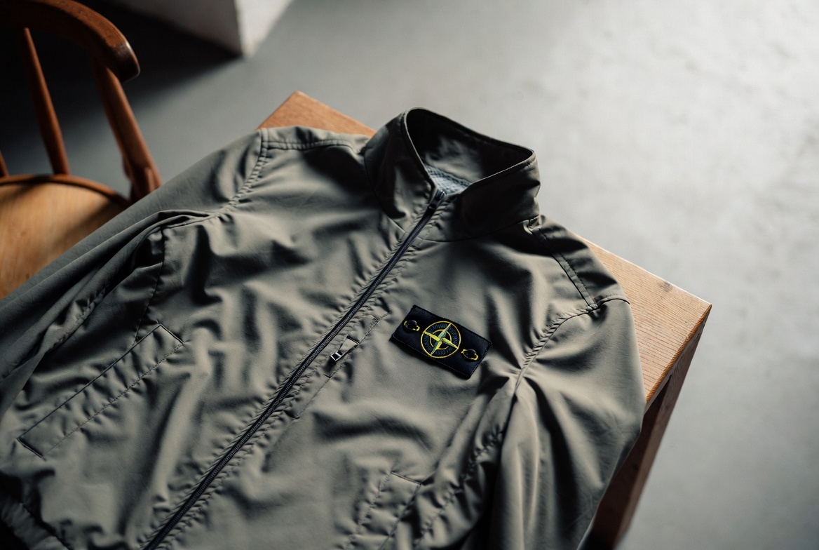 ストーンアイランド 並行輸入品の深層：正規品との差異、リスク、そして「本物」を巡る現代の消費哲学