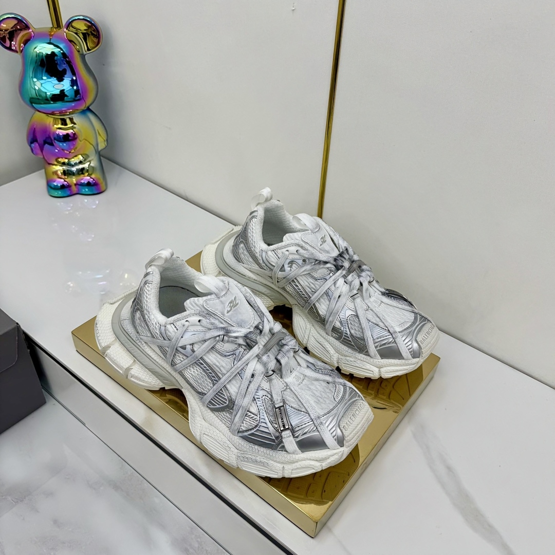 偽物でもバレない？バレンシアガスーパーコピー人気モデルのリアルな実力と、その「境界線」を探る