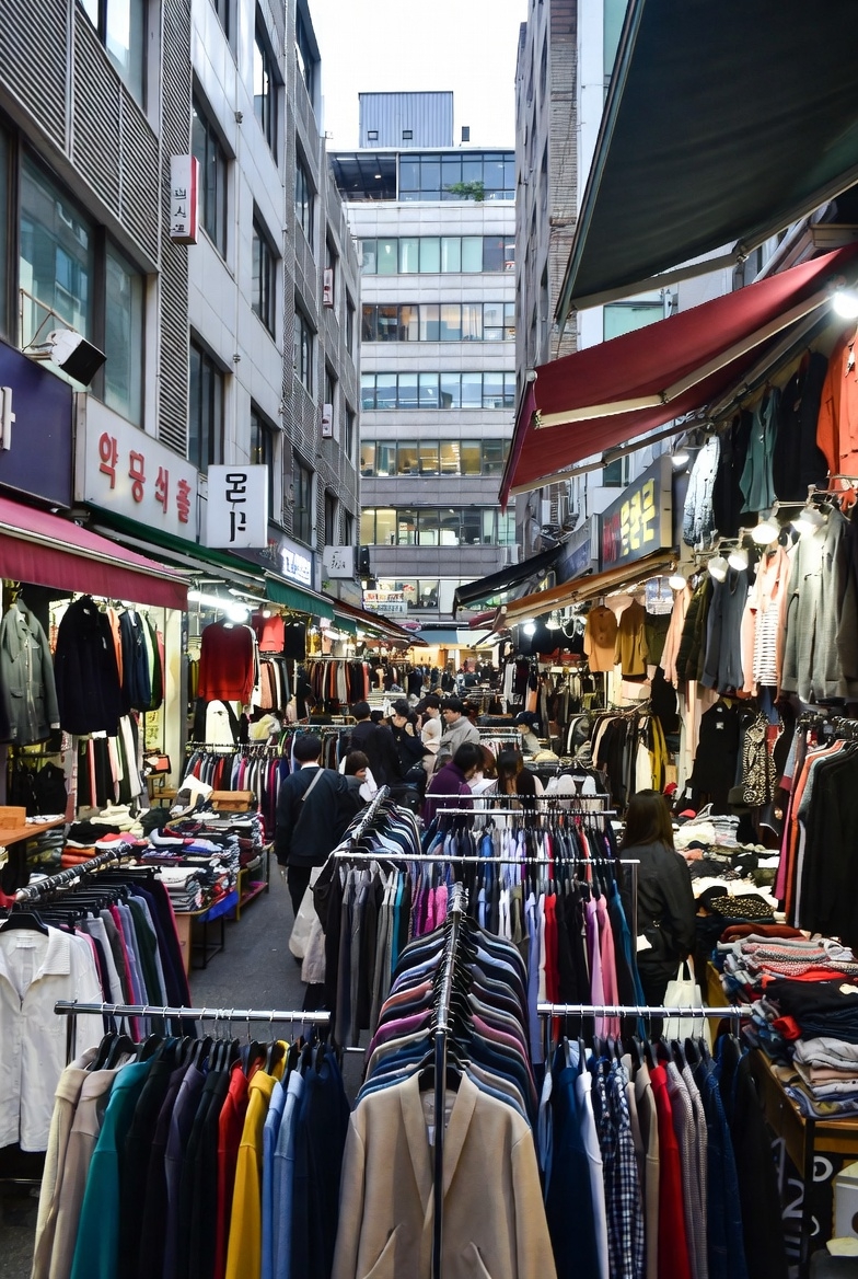 韓国東大門市場を窓口に見る「スーパーコピー」産業の現在:ファッション業界への波及効果と文化的考察 6 韓国東大門市場を窓口に見る「スーパーコピー」産業の現在:ファッション業界への波及効果と文化的考察