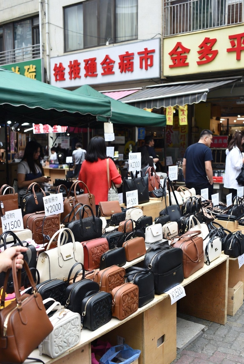 ロエベ(LOEWE)スーパーコピー市場が拡大する背景:ブランド復活と“クラフトマンシップ”の模倣 1 ロエベ(LOEWE)スーパーコピー市場が拡大する背景:ブランド復活と“クラフトマンシップ”の模倣