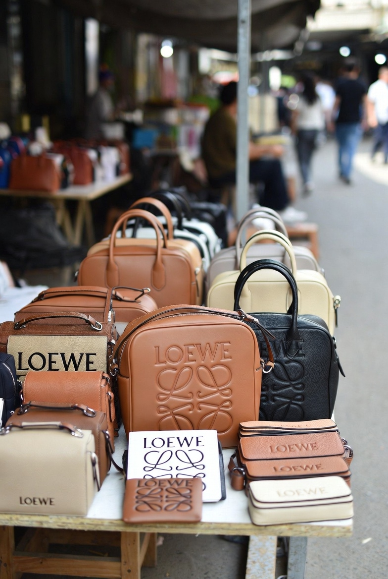 ロエベ(LOEWE)スーパーコピー市場が拡大する背景:ブランド復活と“クラフトマンシップ”の模倣 2 ロエベ(LOEWE)スーパーコピー市場が拡大する背景:ブランド復活と“クラフトマンシップ”の模倣