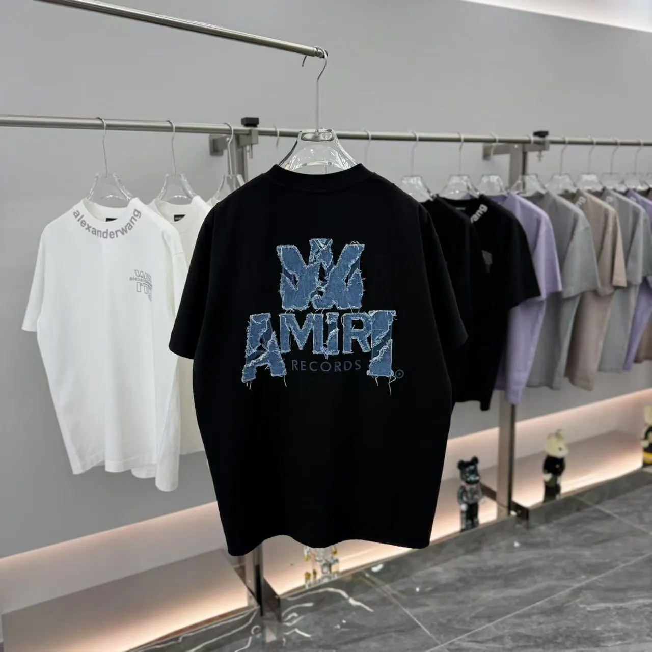 アミリ コピー Tシャツトレンドと若者ファッション――ストリートを制する理由とは 3 アミリ コピー Tシャツトレンドと若者ファッション――ストリートを制する理由とは